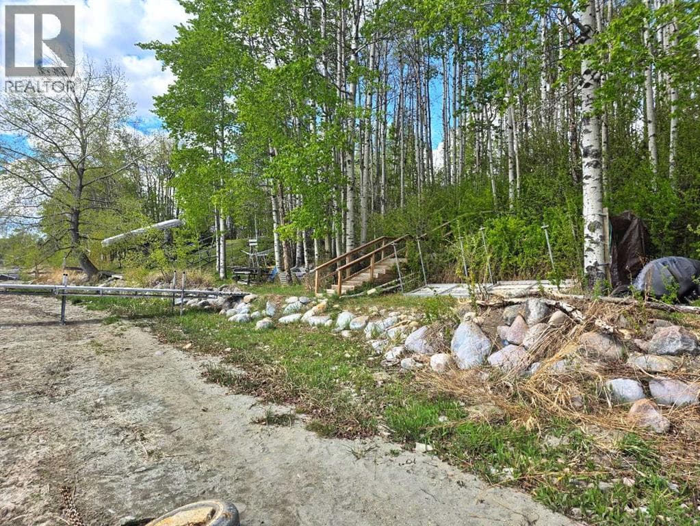689 Fox Crescent — photo 4