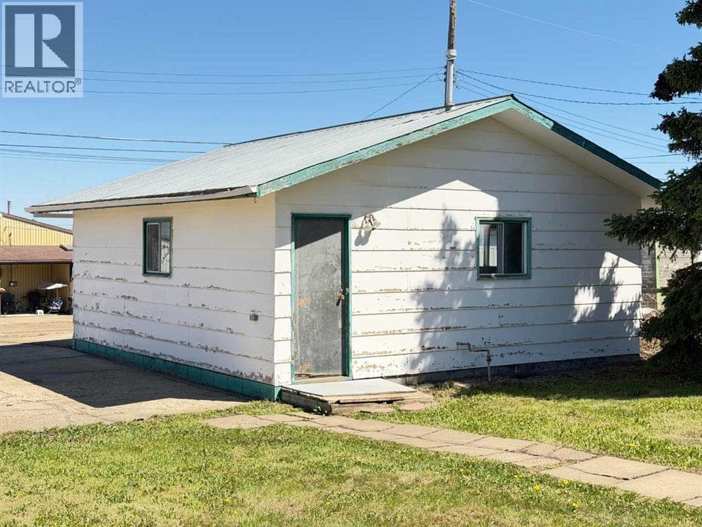5027 46 Avenue — photo 3