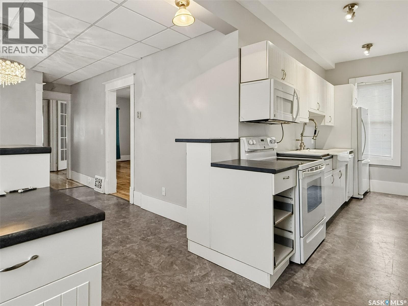 521 2nd AVENUE NE — photo 3