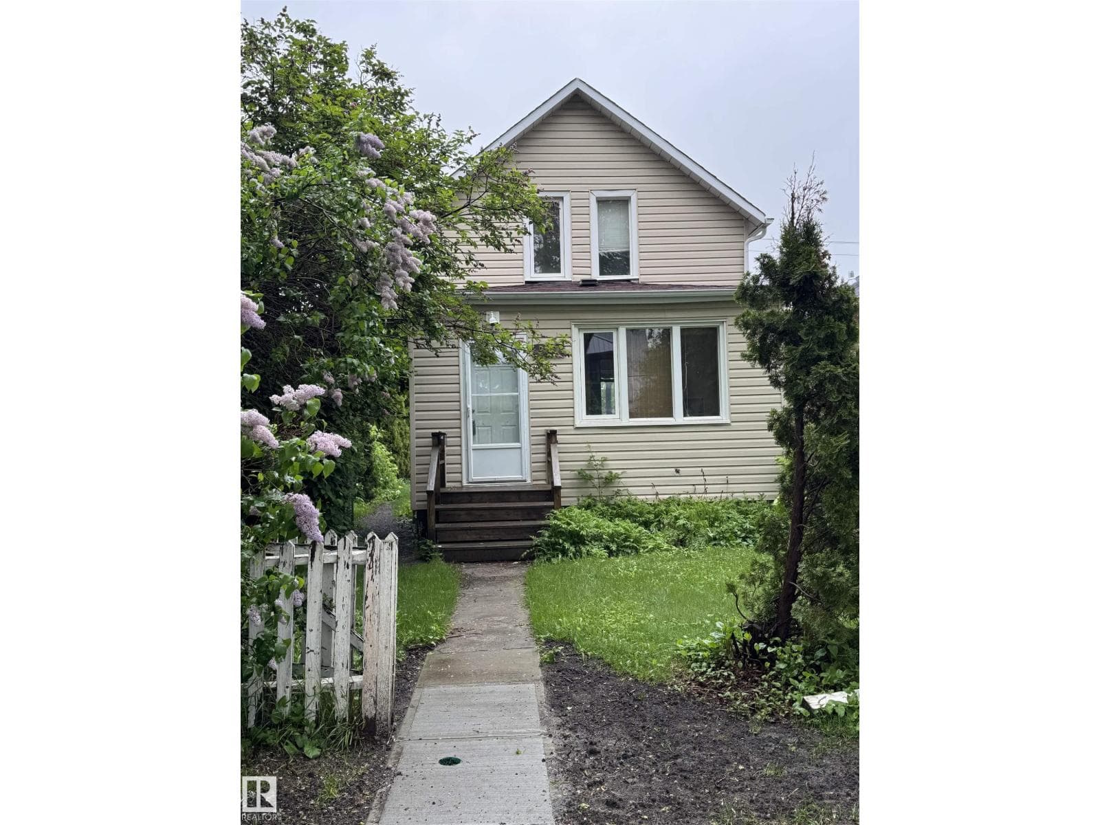 9740 87 AV NW — photo 2