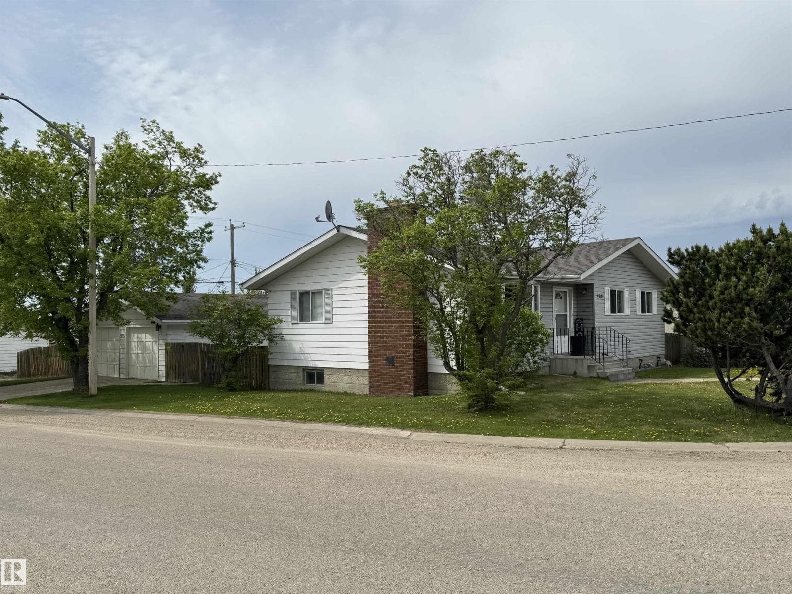 5501 46 AV — photo 2