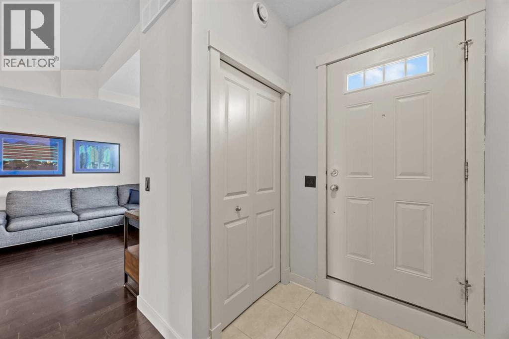 768 73 Street SW — photo 3