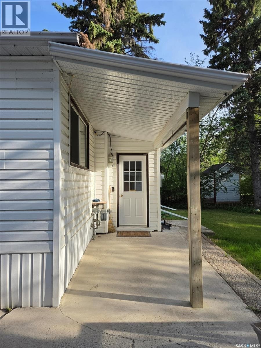 118 5th STREET W