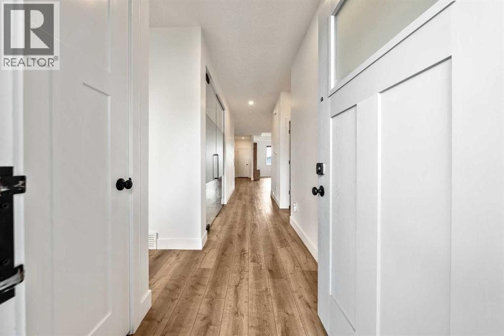 23 31 Avenue SW — photo 2