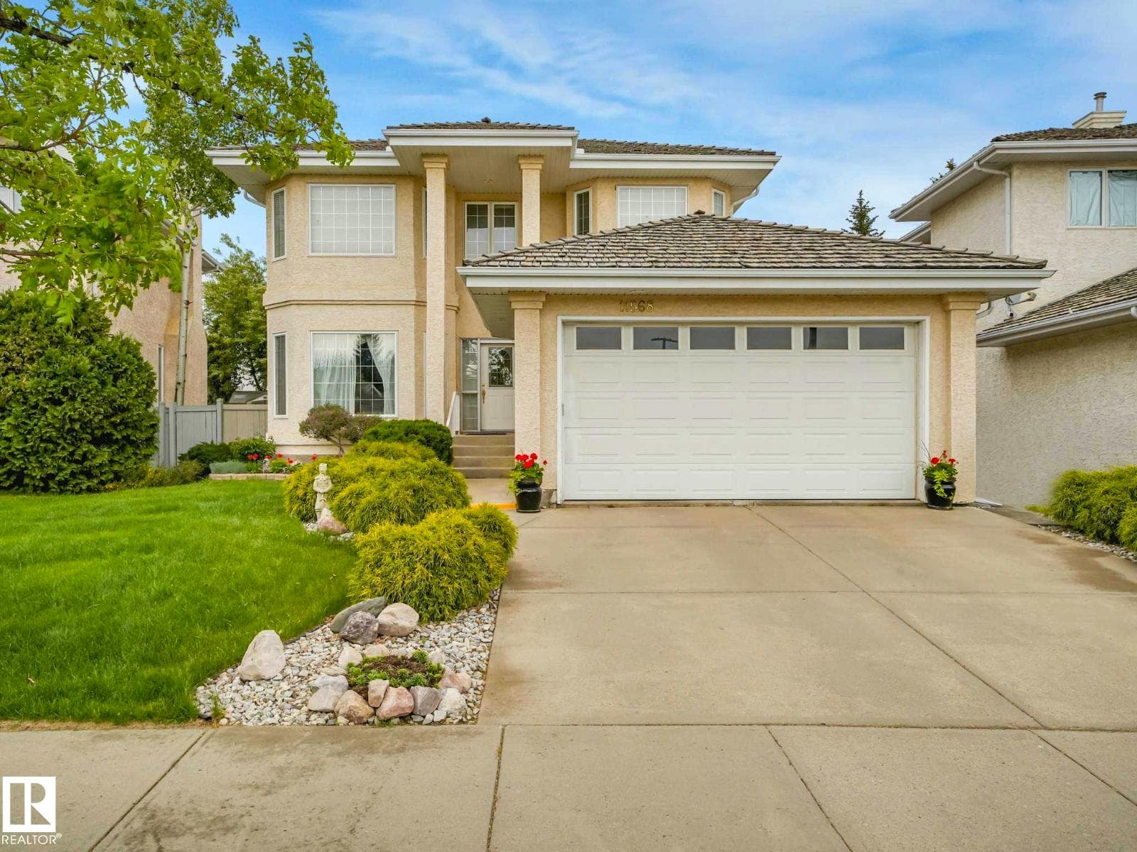 11568 15 AV NW — photo 4