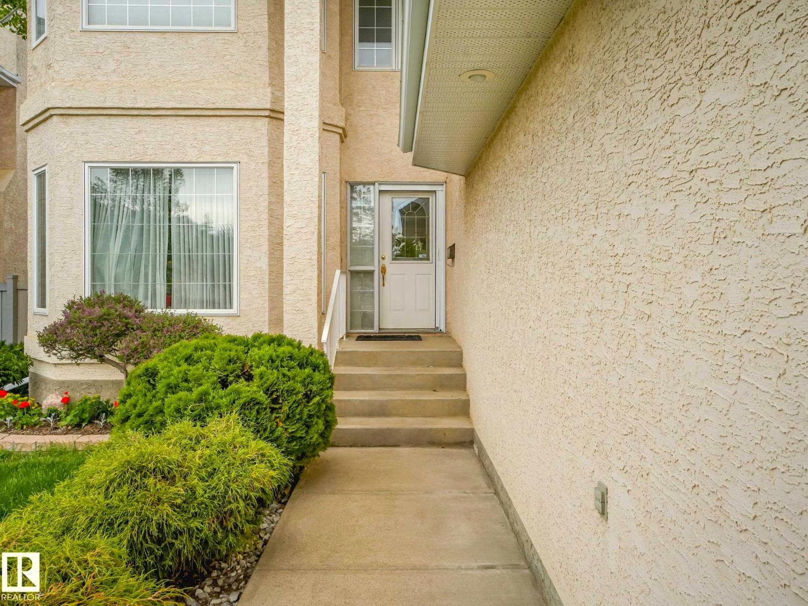 11568 15 AV NW — photo 5