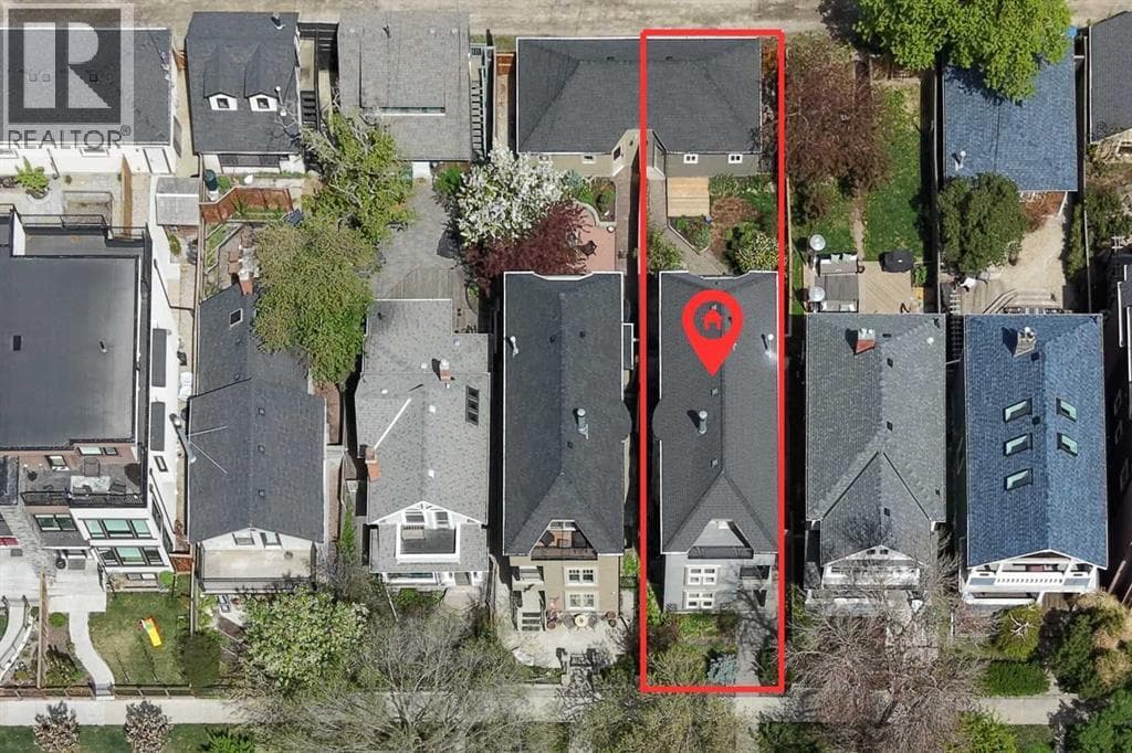 216 4 Avenue NE photo 2