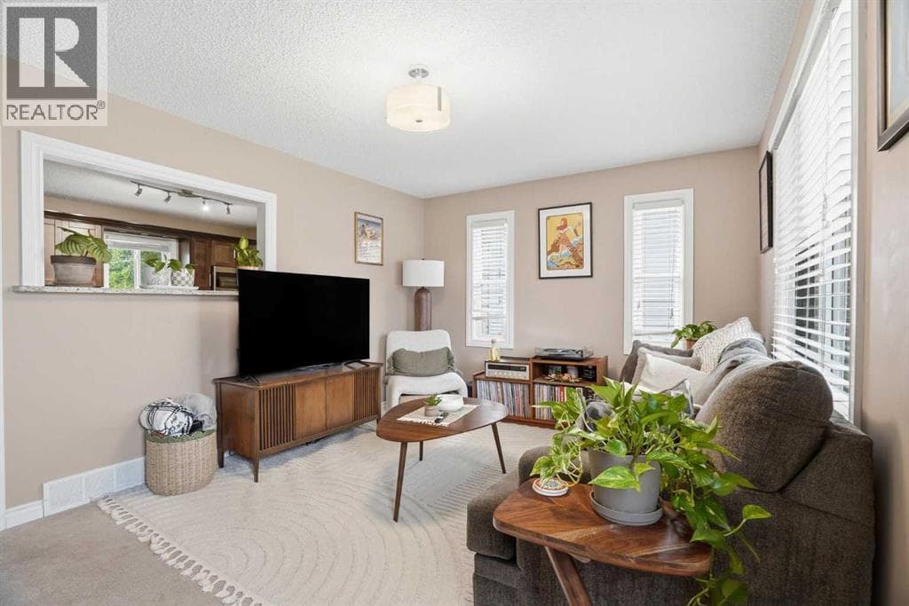 720 69 Avenue SW — photo 4