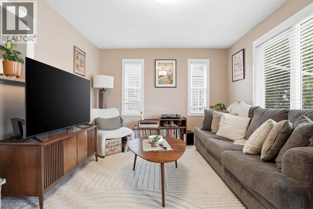 720 69 Avenue SW — photo 3