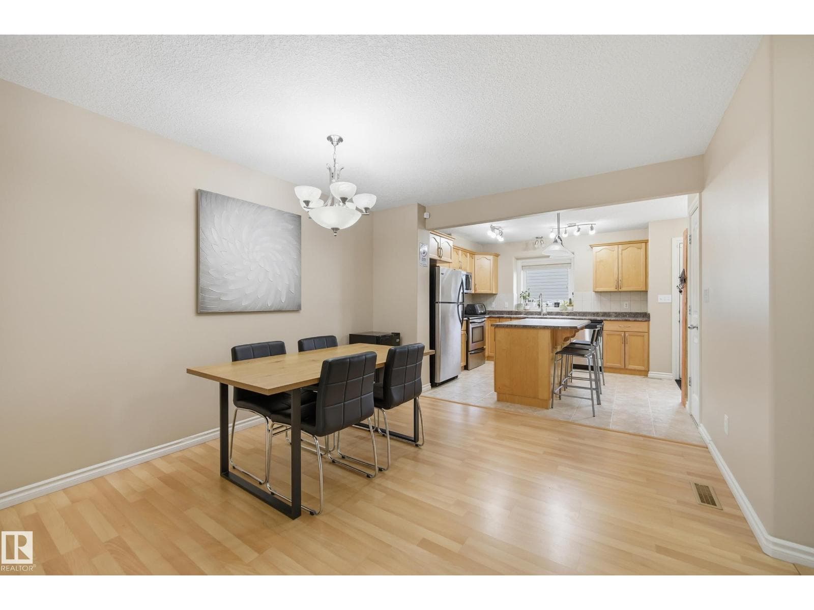 11337 76 AV NW — photo 5