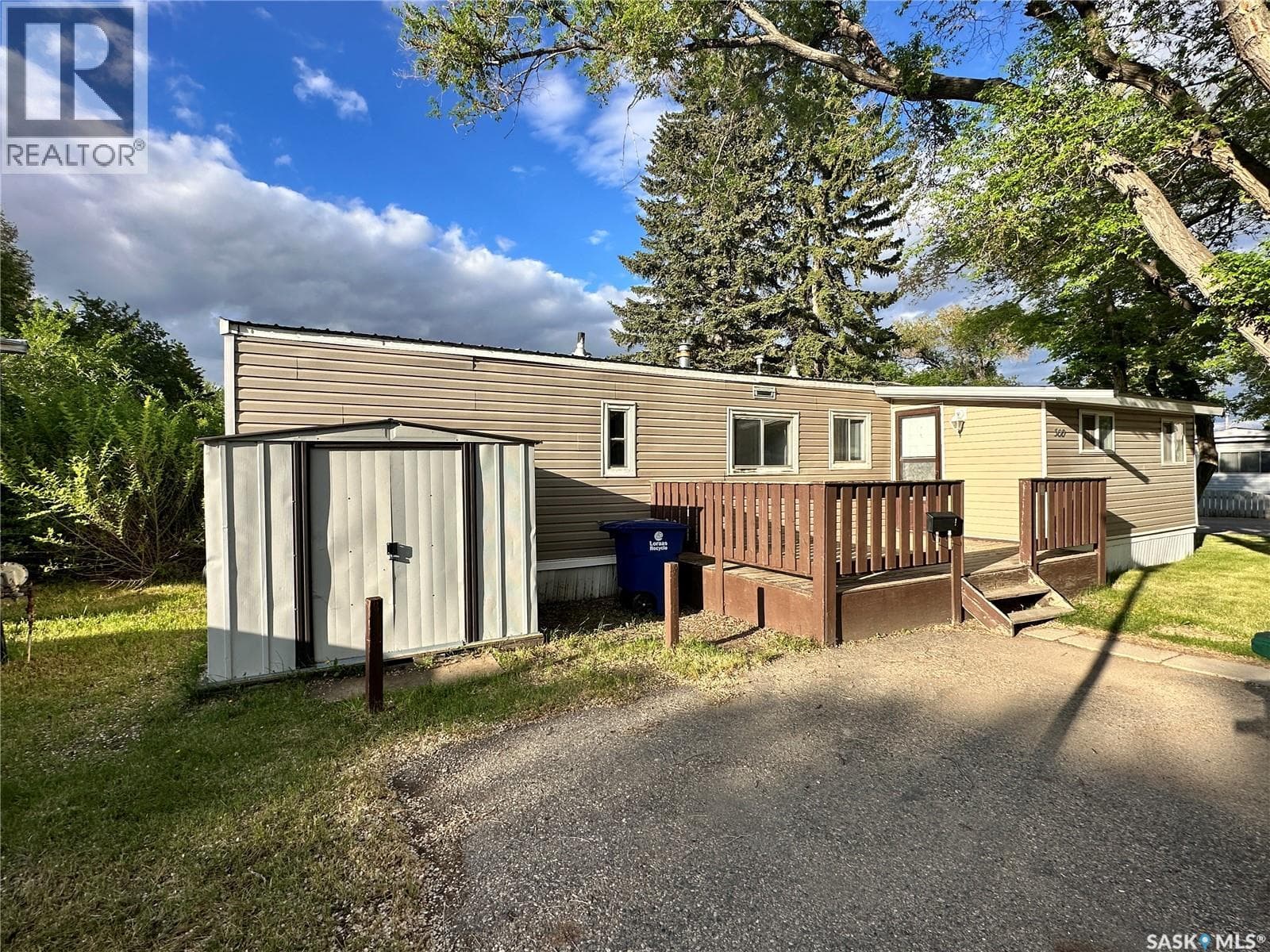 300 1524 Rayner AVENUE — photo 4