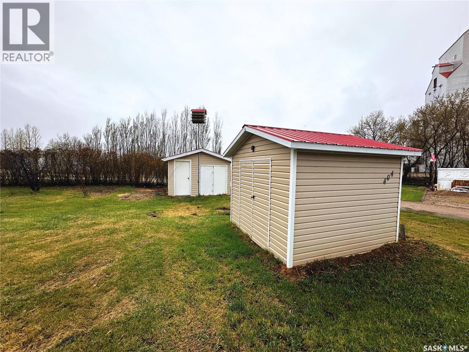 404 Railway AVENUE W — photo 4