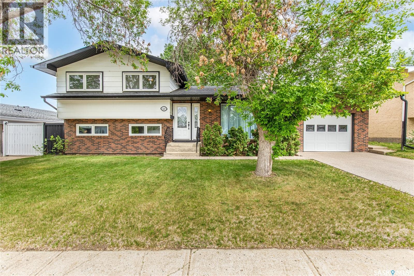 1229 Pascoe DRIVE W