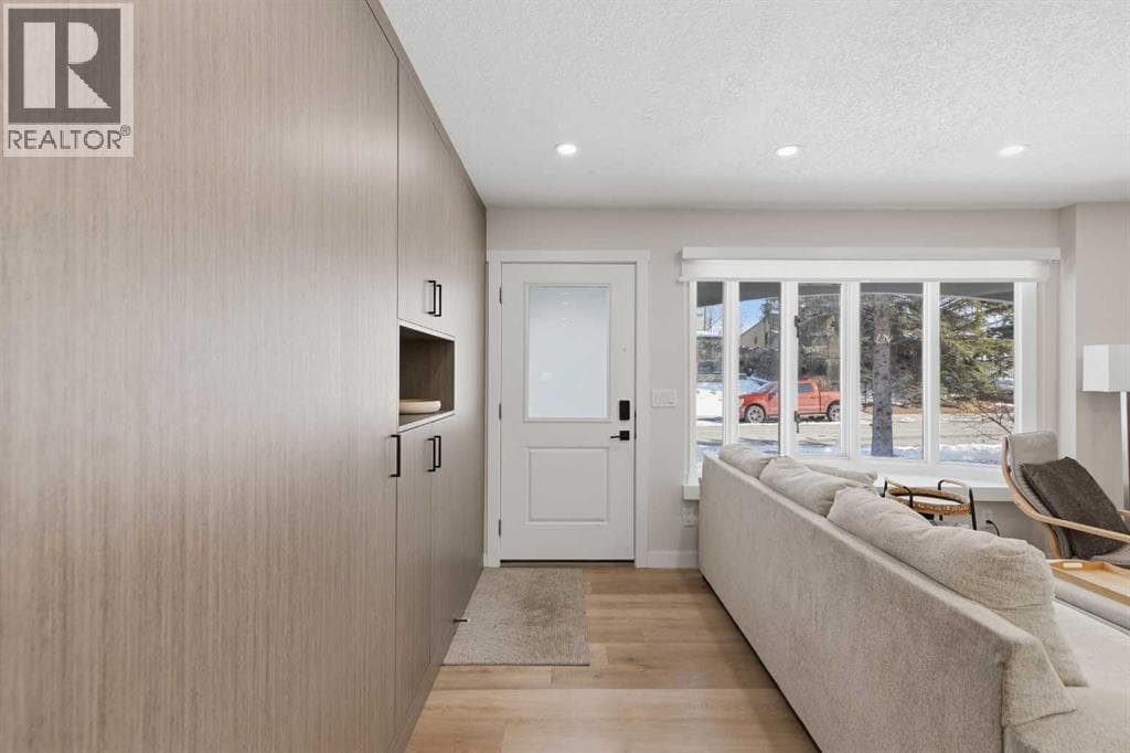 7107 54 Avenue NW — photo 3