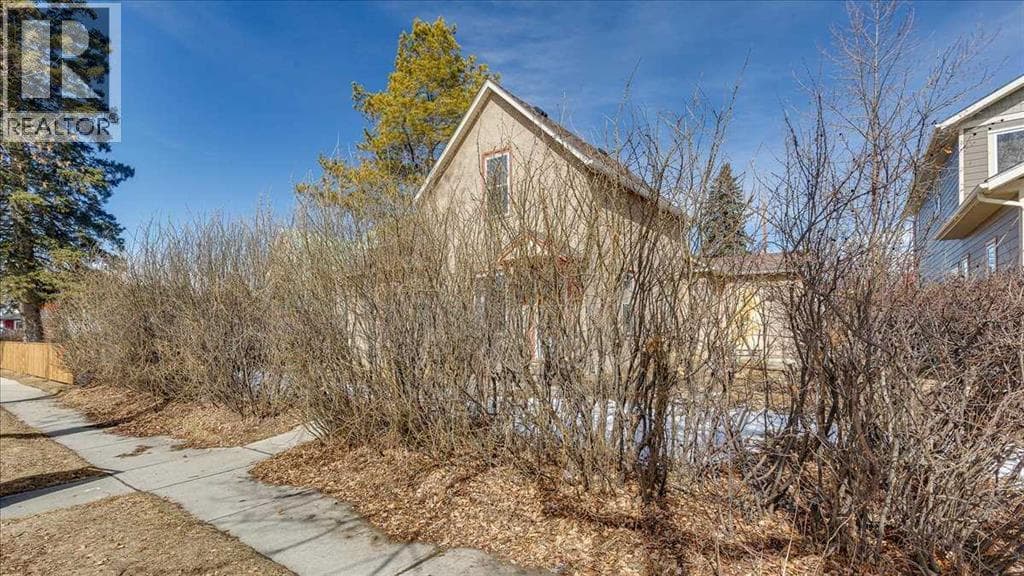2122 23 Avenue — photo 4