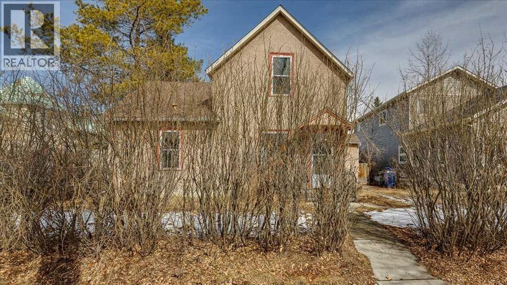 2122 23 Avenue — photo 2