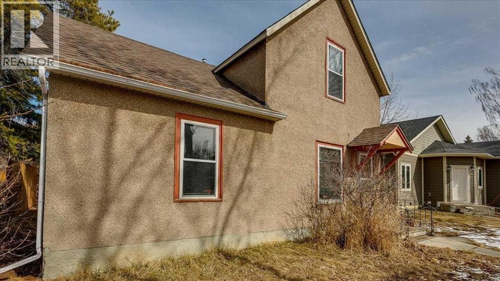 2122 23 Avenue — photo 5
