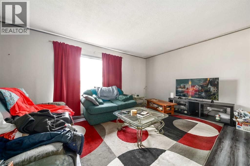 361 7 Street SW — photo 3