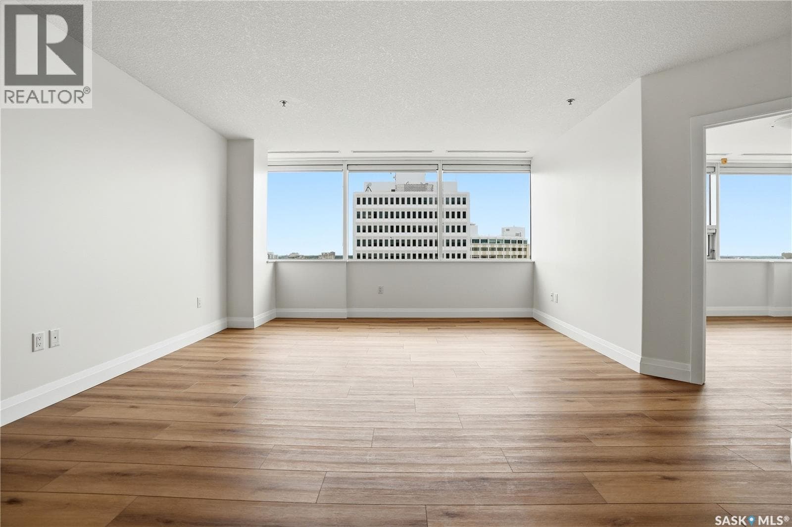 1106 1914 Hamilton STREET — photo 2