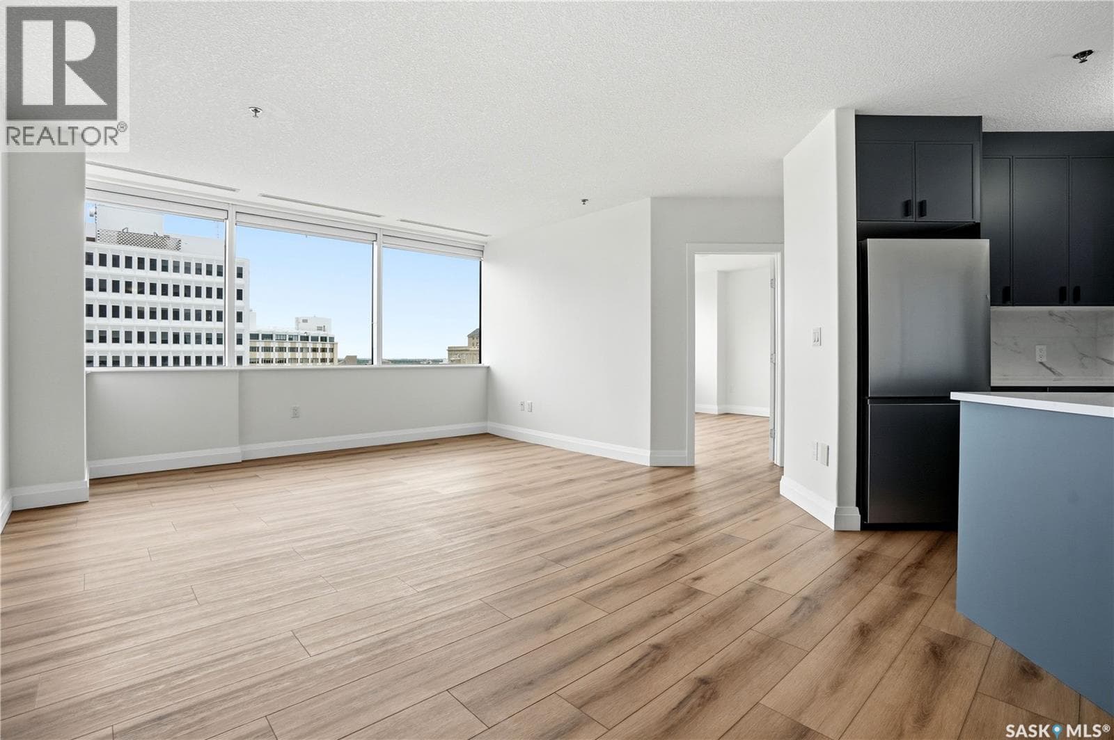 1106 1914 Hamilton STREET — photo 3