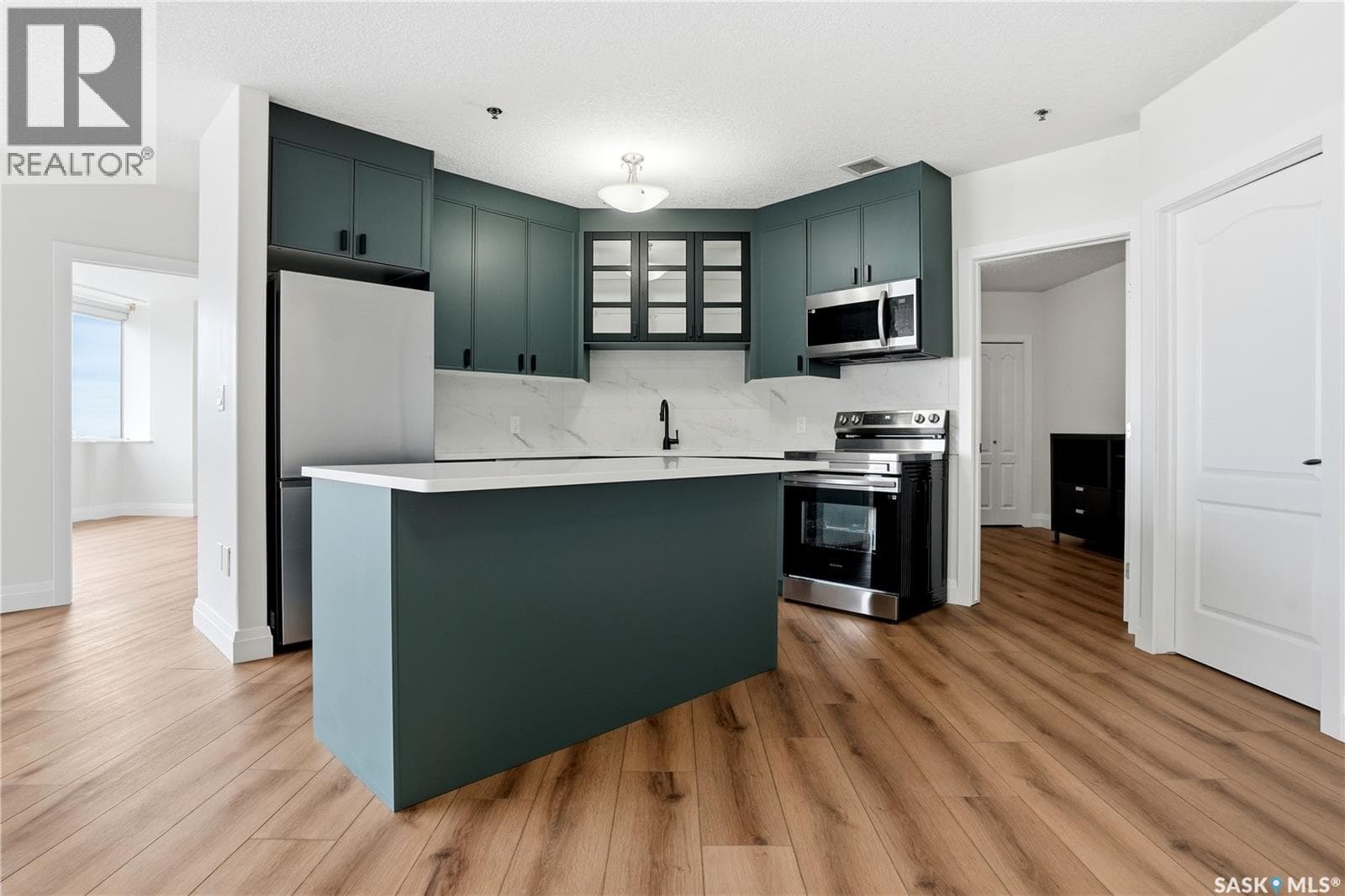 1106 1914 Hamilton STREET — photo 5