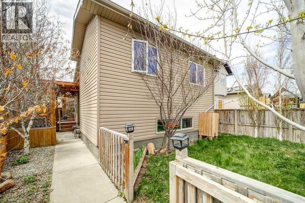 121 Mt Sundance Crescent W — photo 5