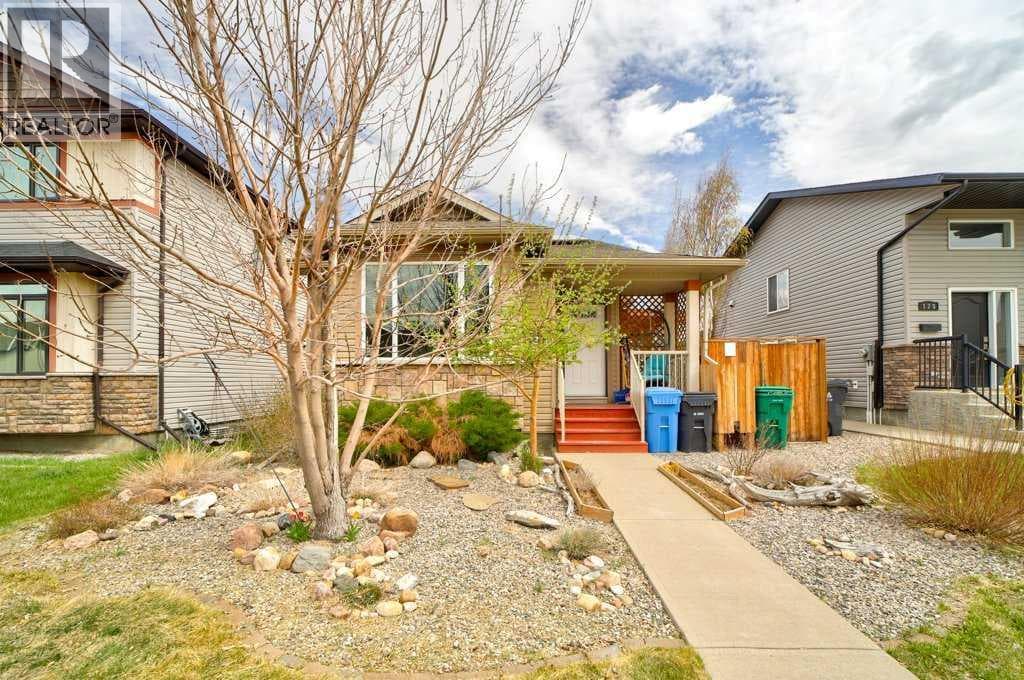 121 Mt Sundance Crescent W