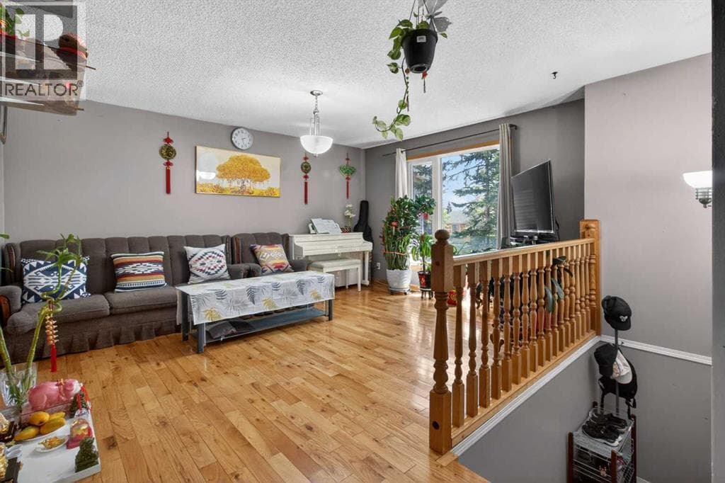 124 Falchurch Crescent NE — photo 3