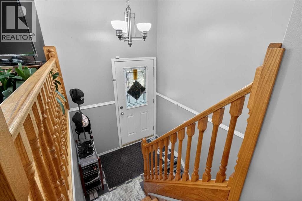 124 Falchurch Crescent NE — photo 2