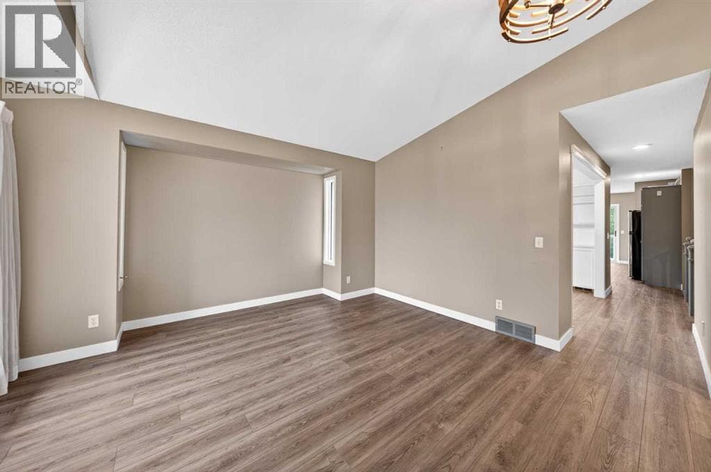 28 Shawfield Way SW — photo 4