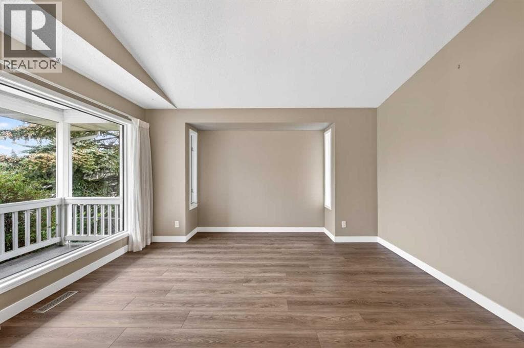 28 Shawfield Way SW — photo 5