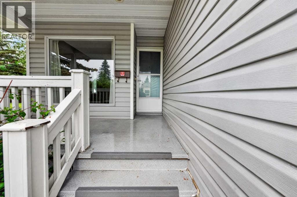 28 Shawfield Way SW — photo 2