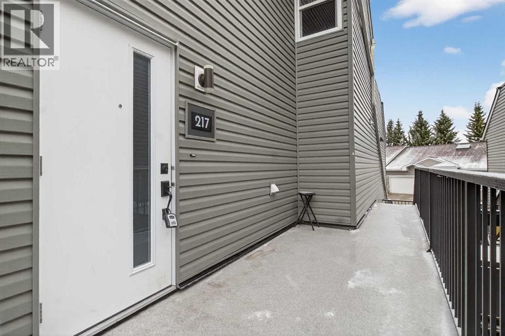 217, 36 Glamis Green SW — photo 2