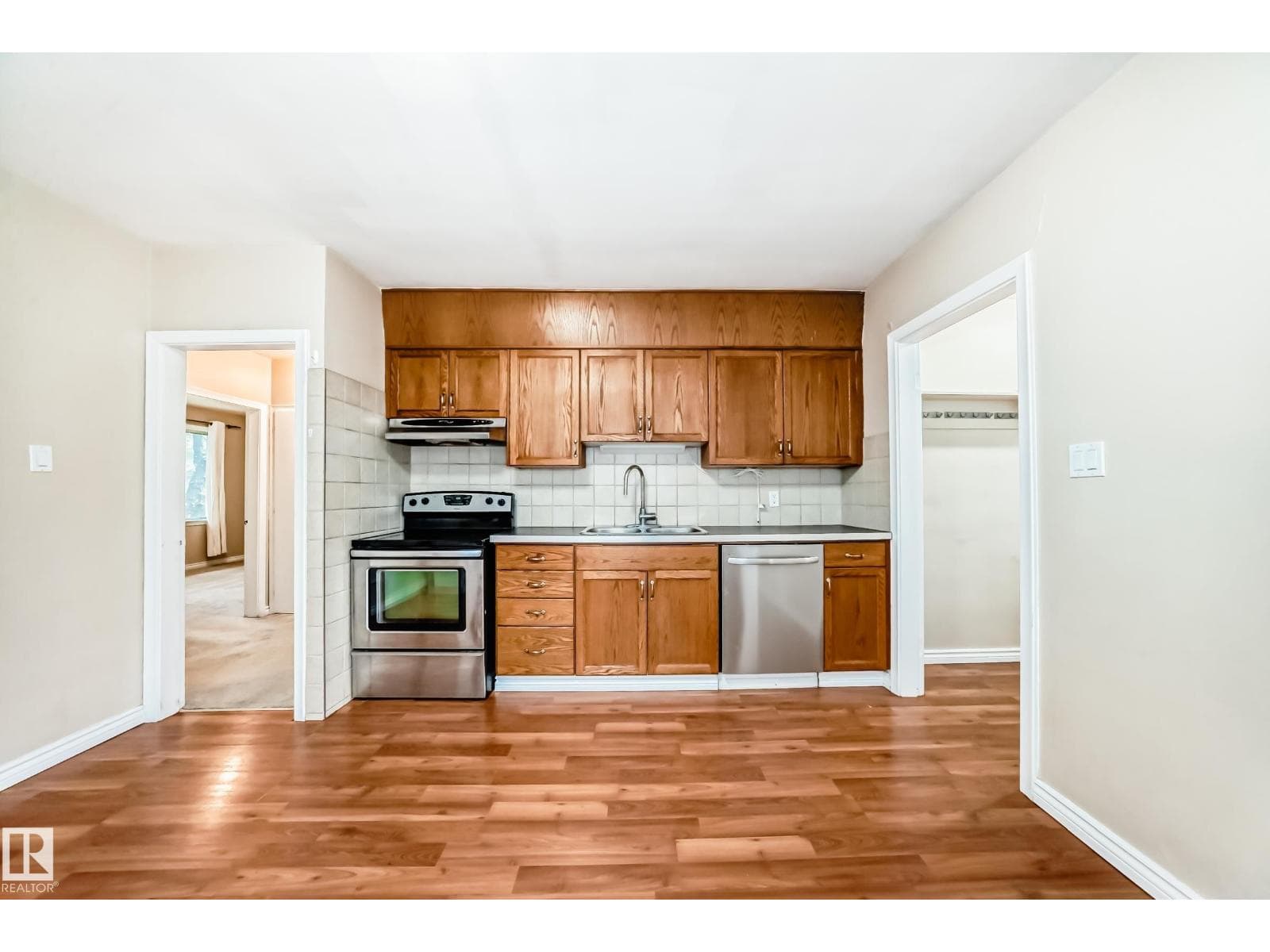 7723 81 AV NW — photo 3