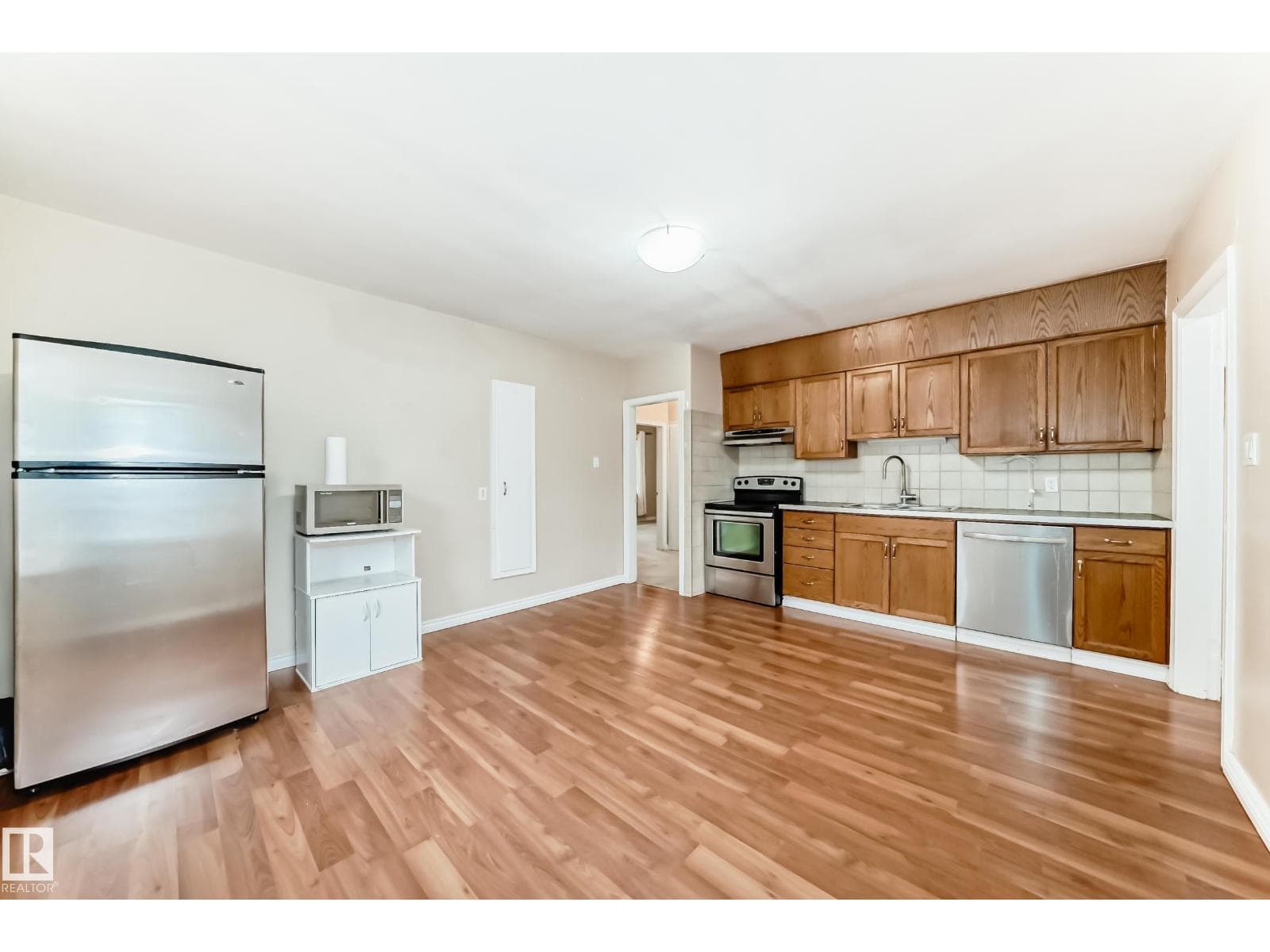 7723 81 AV NW — photo 4