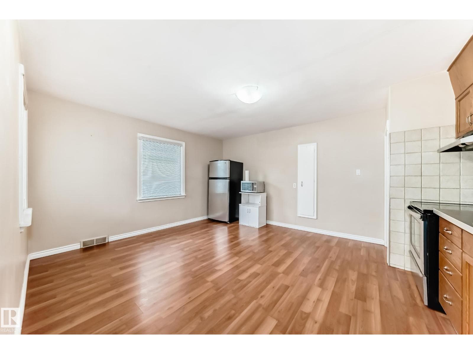 7723 81 AV NW — photo 5
