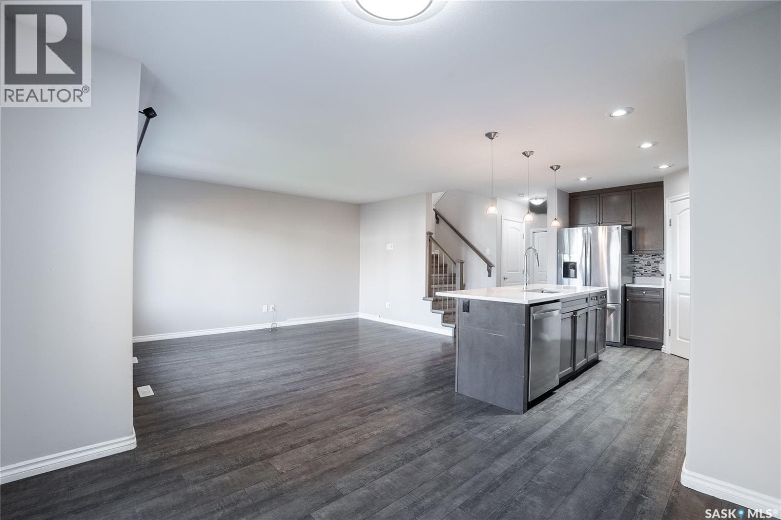 334 Dickson CRESCENT — photo 5