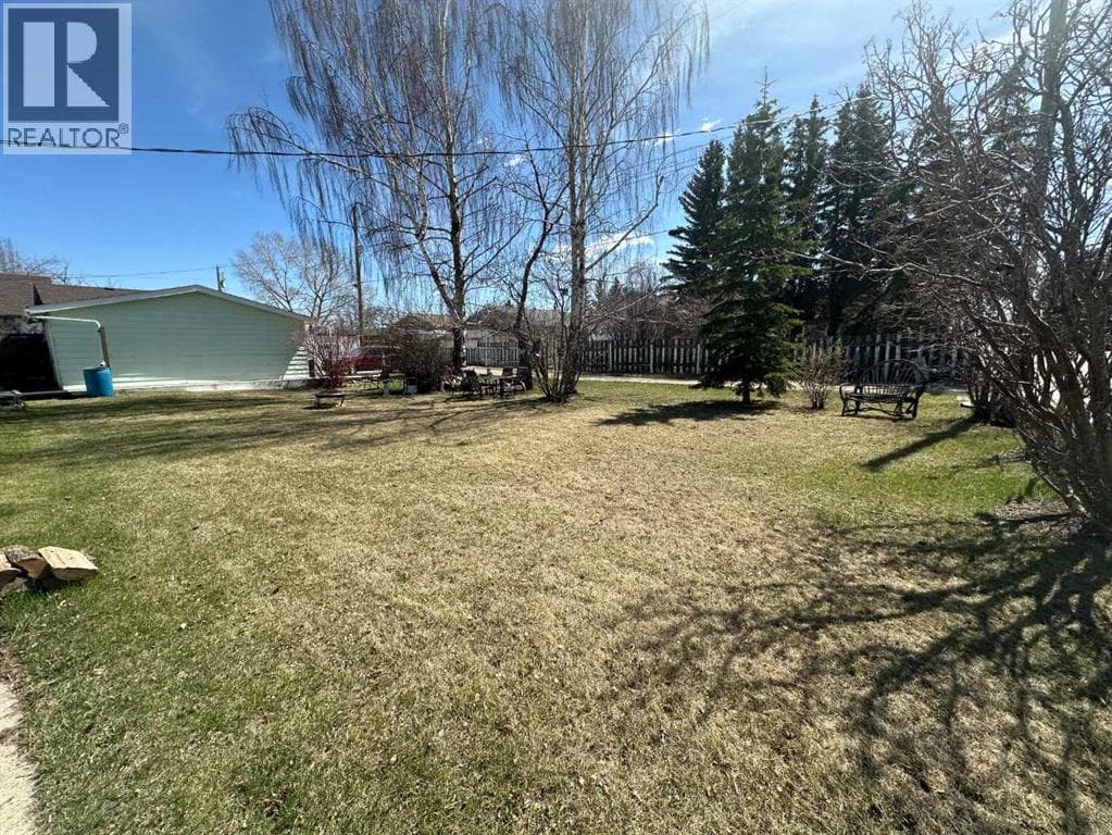 1435 22 Avenue — photo 2