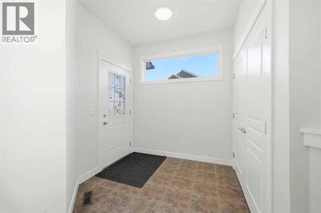 59 Redstone Park NE — photo 4