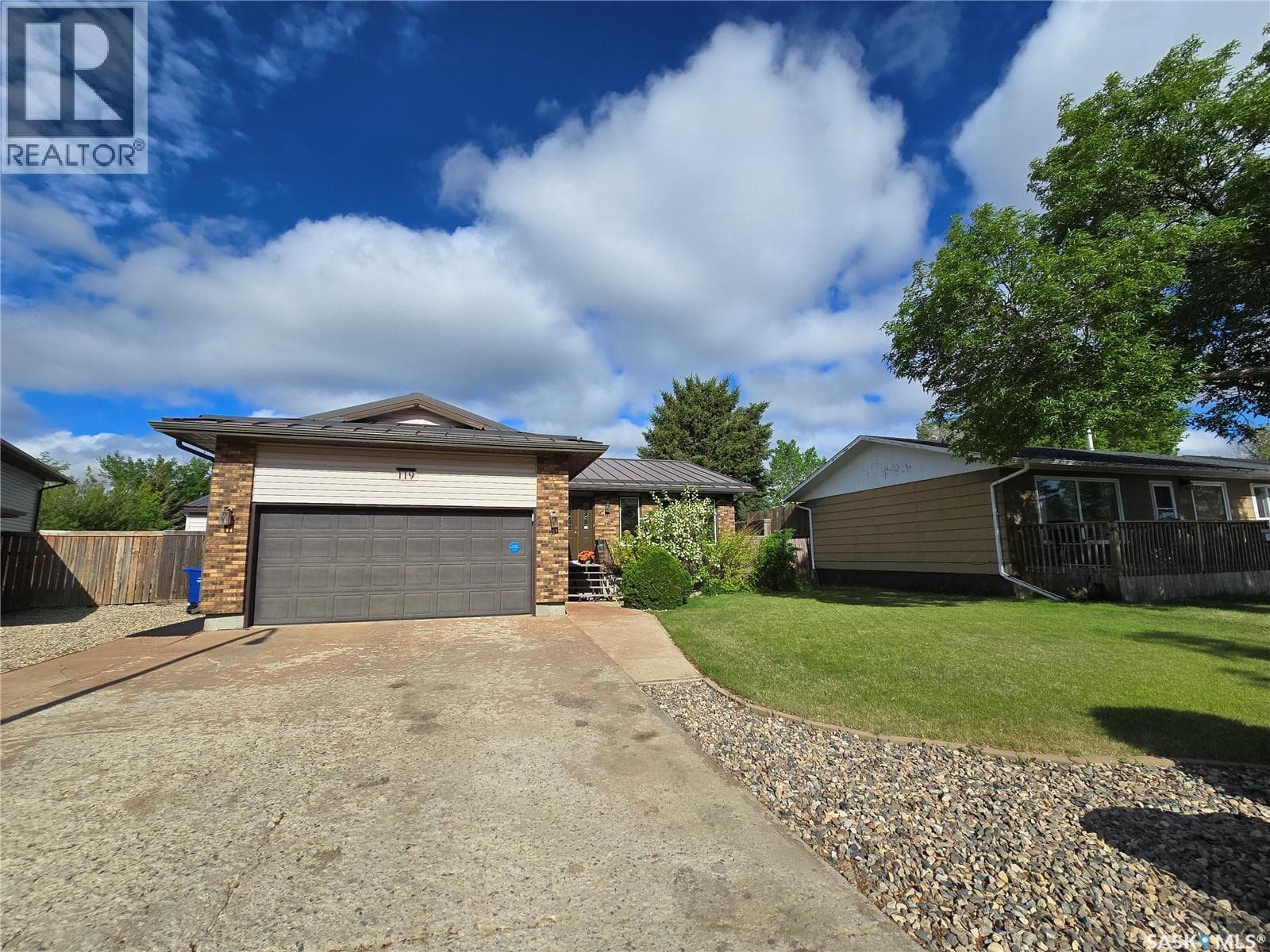 119 MONTGOMERY CRESCENT — photo 2