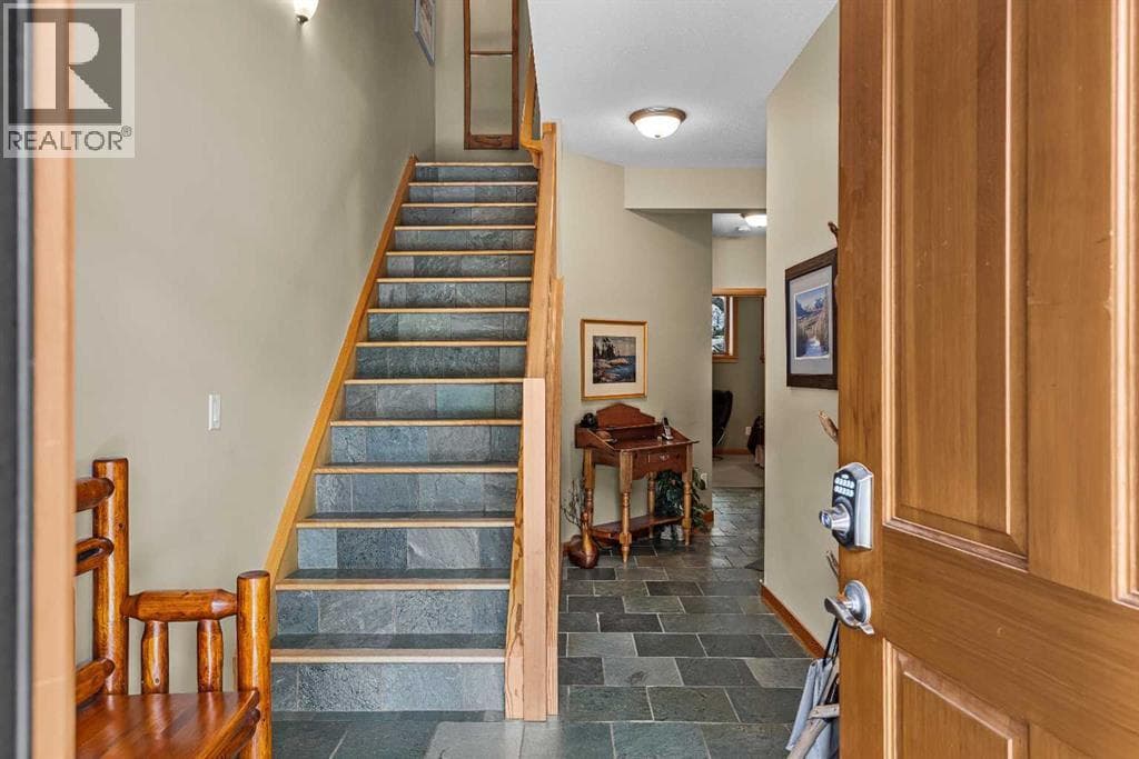 36, 137 Wapiti Close — photo 3