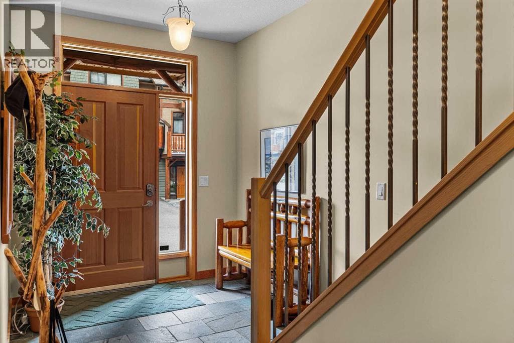 36, 137 Wapiti Close — photo 4