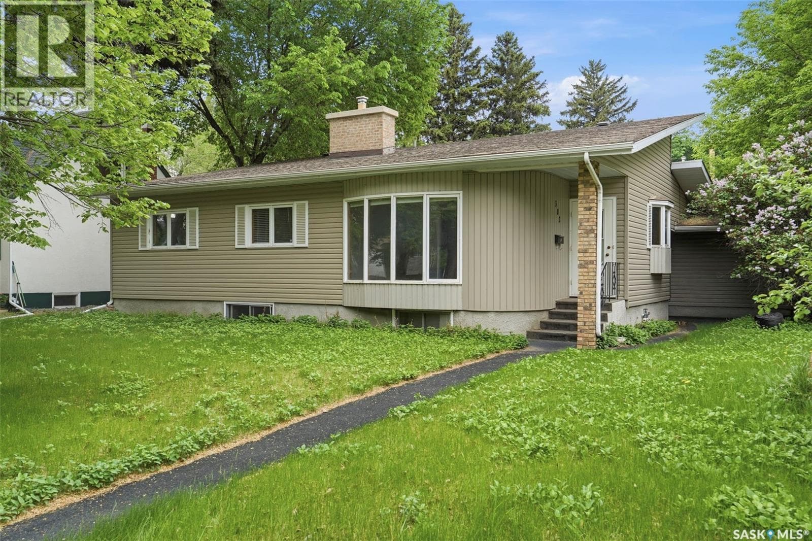 302 McKinnon AVENUE S — photo 2