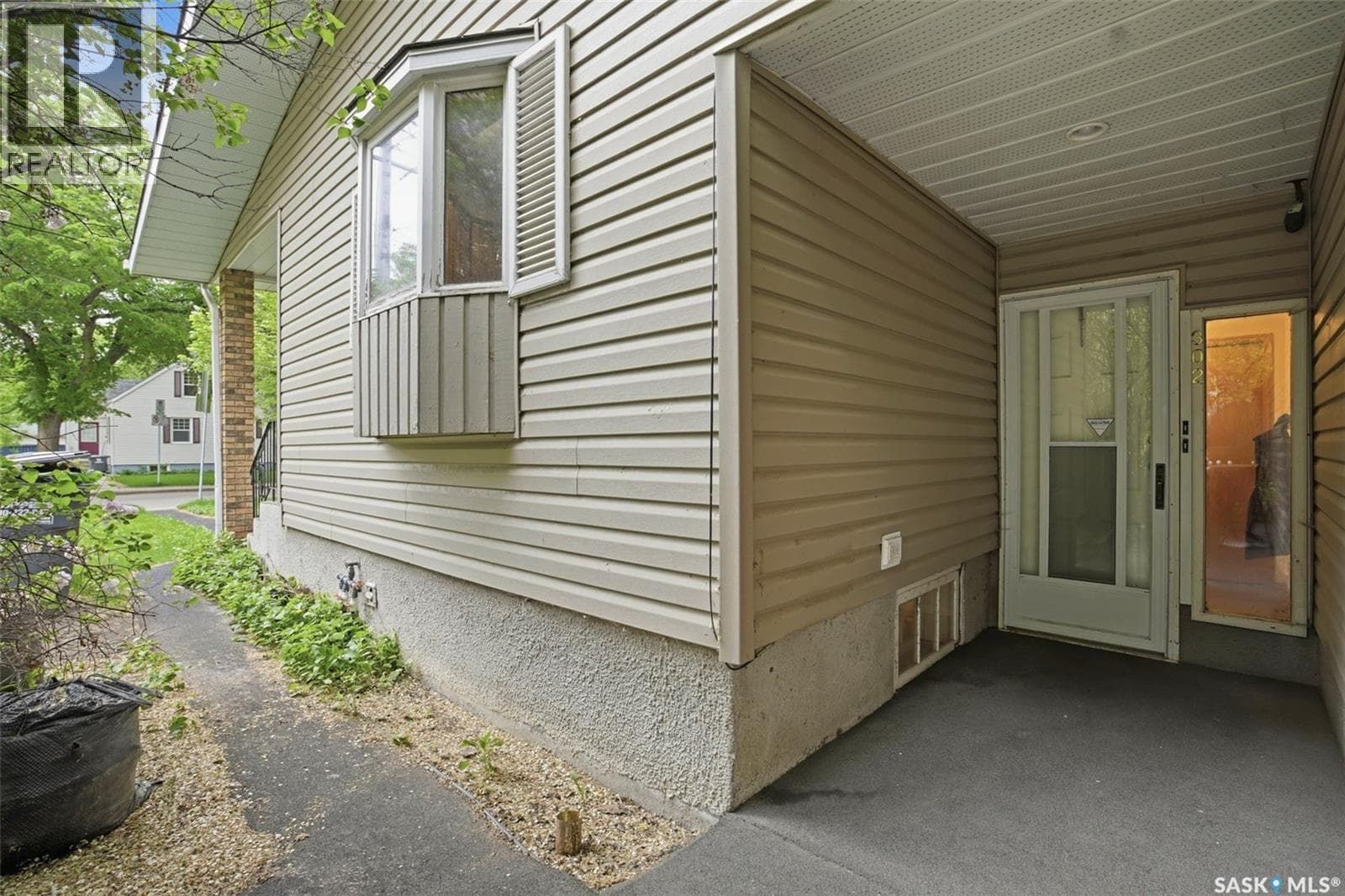 302 McKinnon AVENUE S — photo 3