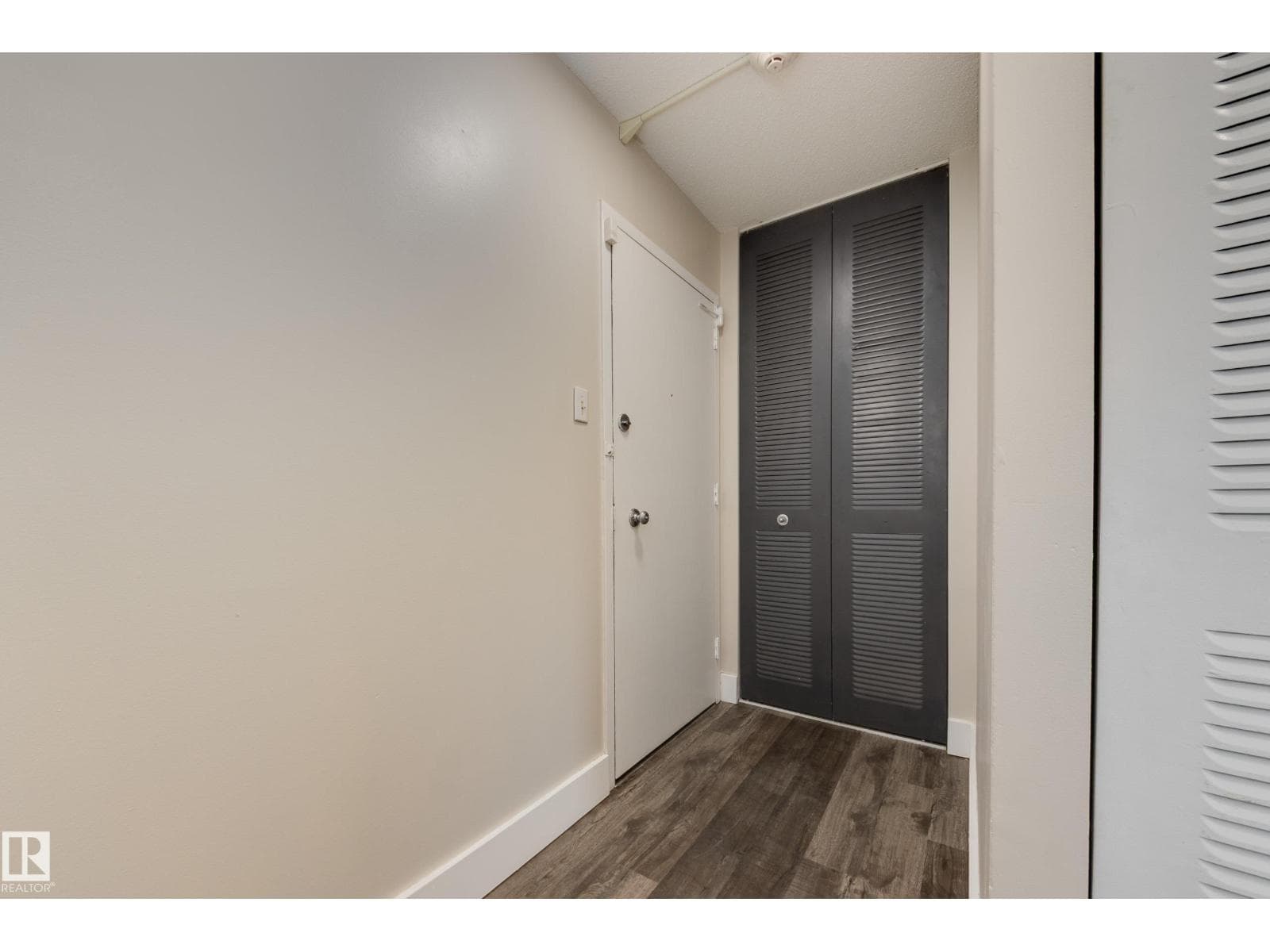 #103 9930 113 ST NW — photo 4