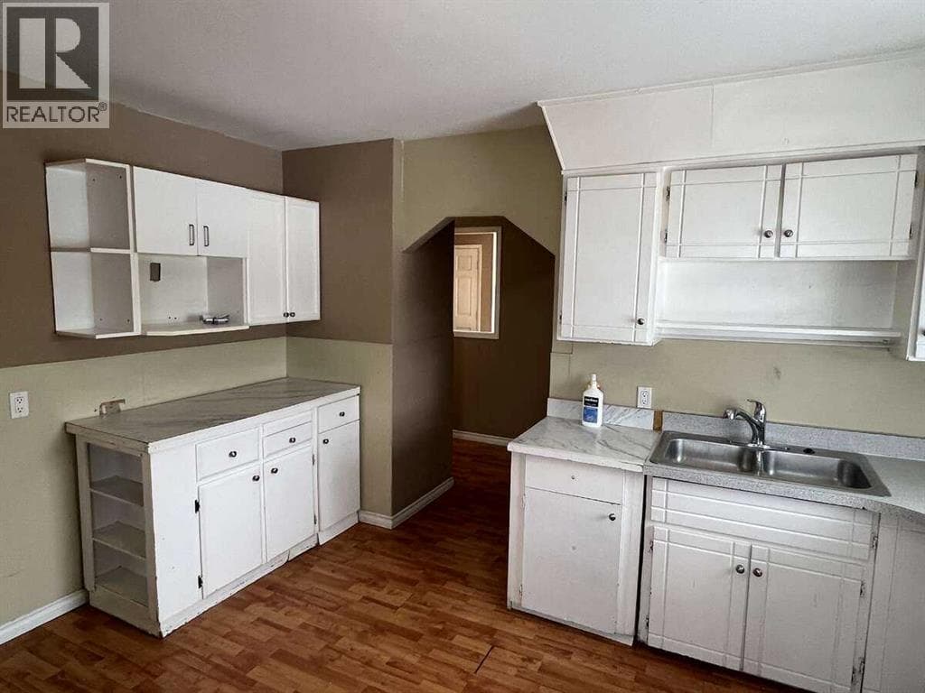 1824 41 Street SE — photo 3