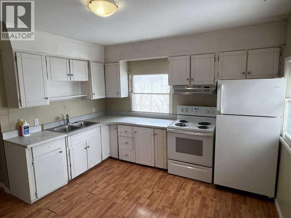 1824 41 Street SE — photo 2