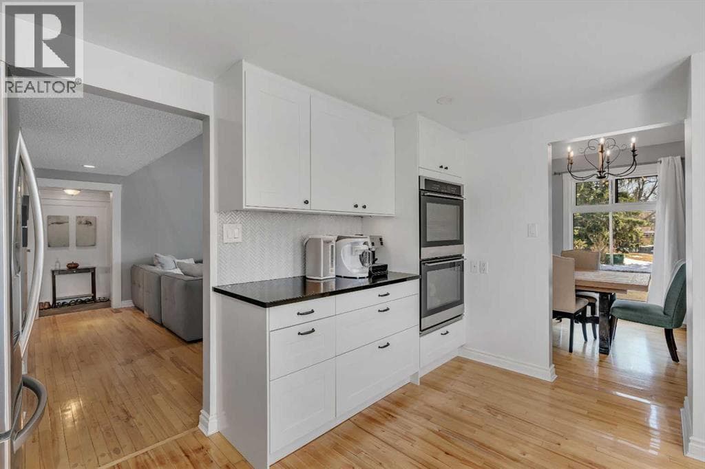 12 Oakvale Place SW photo 11