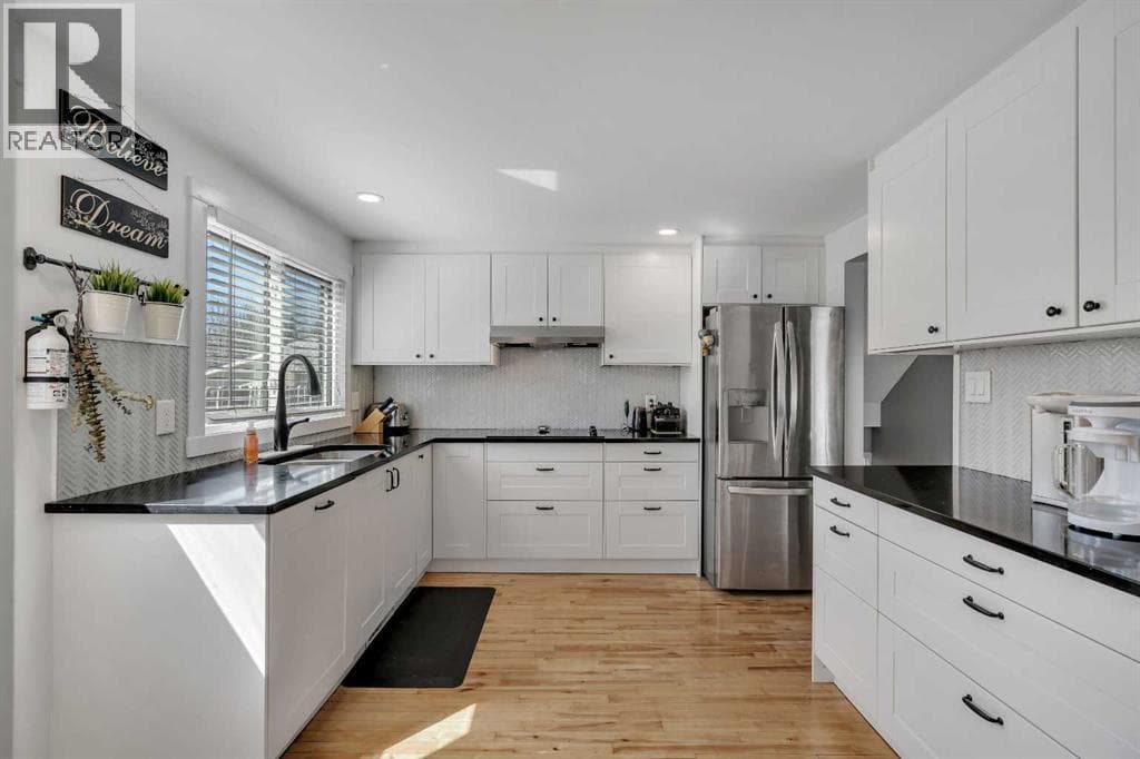 12 Oakvale Place SW photo 10