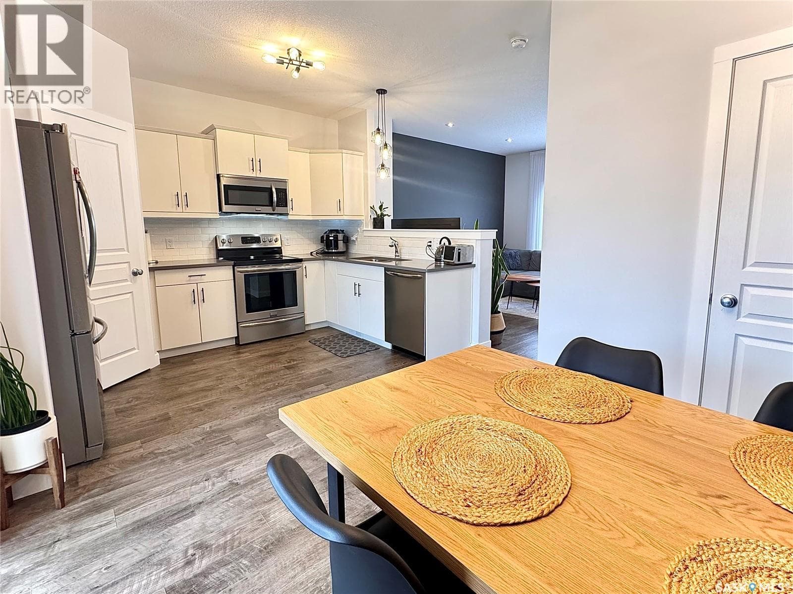 7937 Flax AVENUE — photo 4